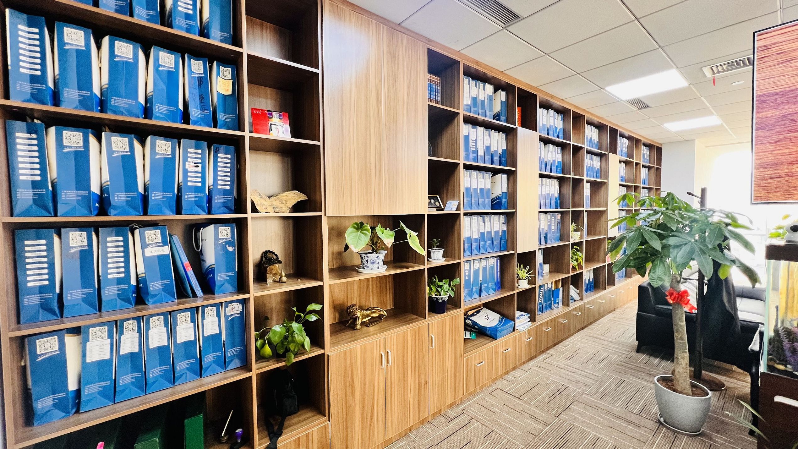 崇明集团公司股权架构调整的税务筹划与法律手续